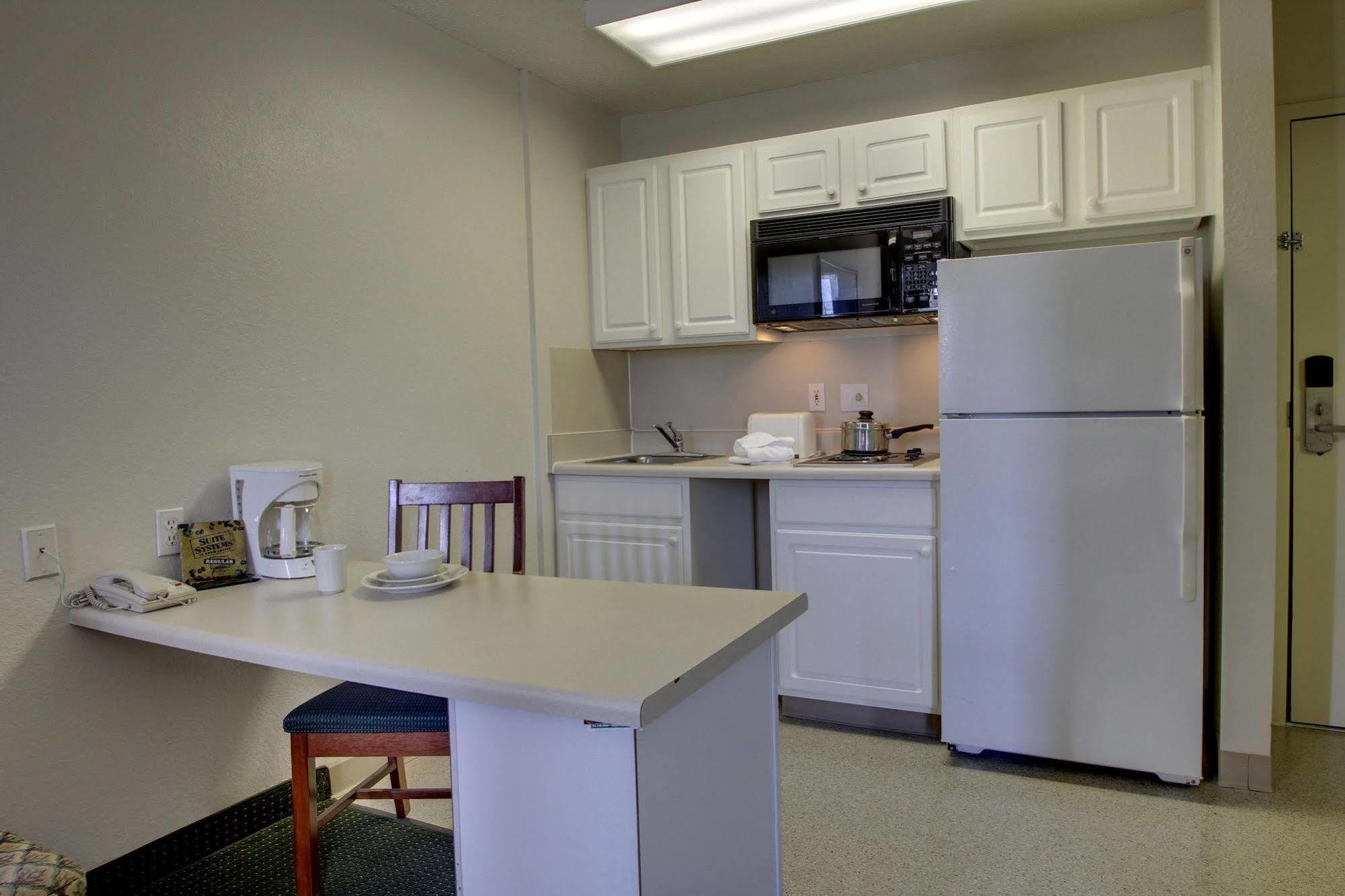 Intown Suites Extended Stay Greensboro Nc - Airport Eksteriør billede