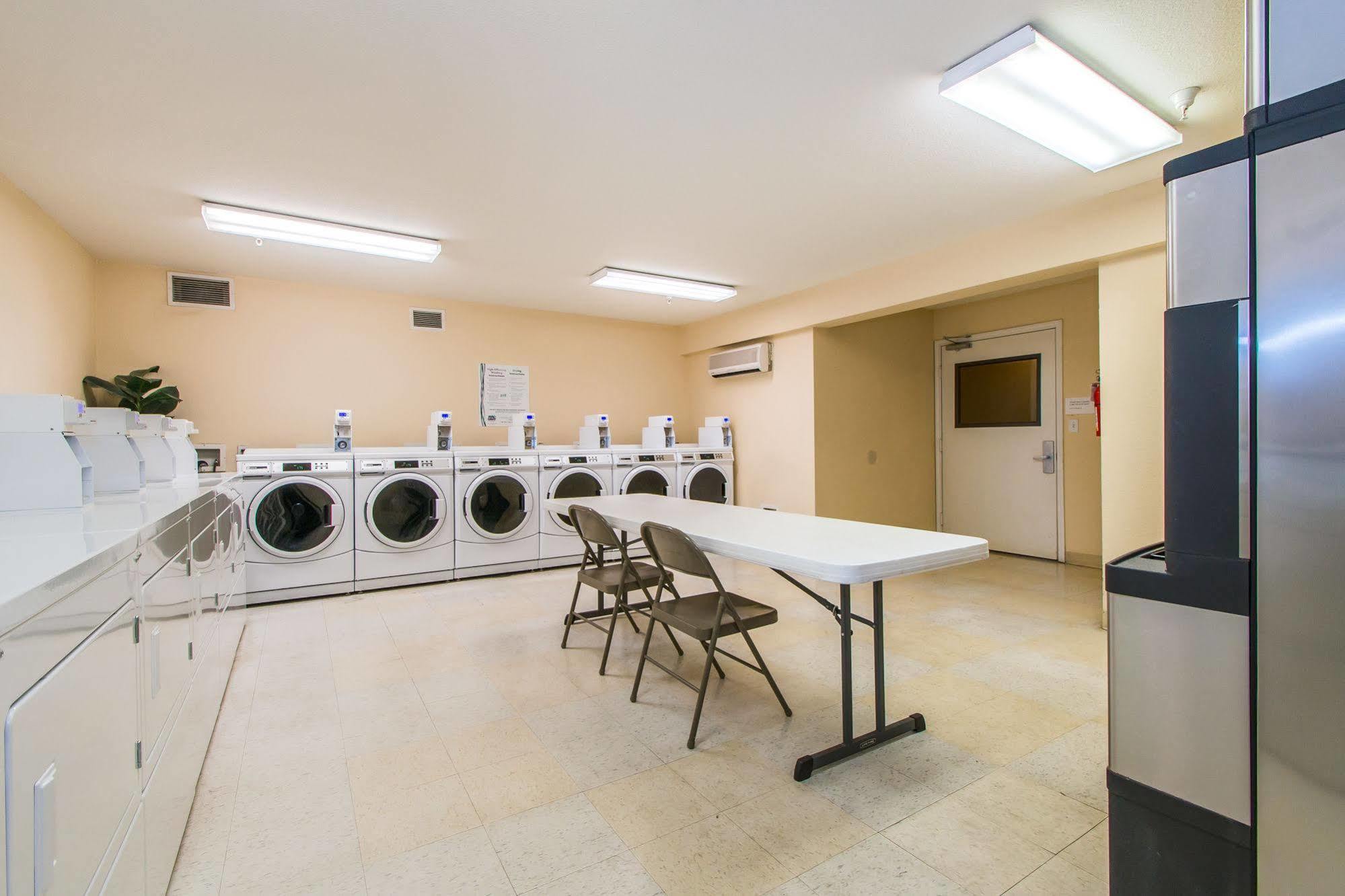 Intown Suites Extended Stay Greensboro Nc - Airport Eksteriør billede
